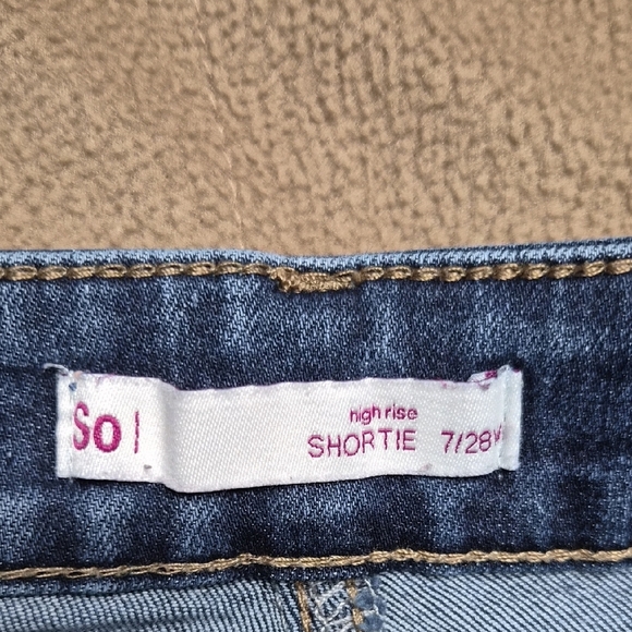SO Women's Distressed Jean Shorts - Dark Blue Size 7/28W - Picture 8 of 13